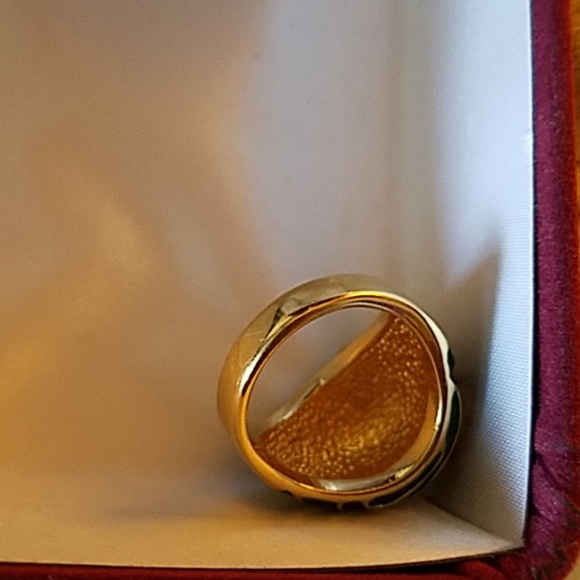 Ring - Picture 2 of 3